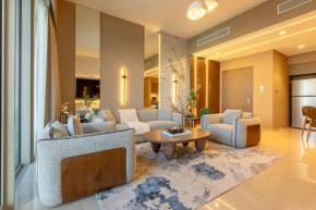 Downtown Luxury - Stunning Burj Khalifa & Fountain Views - 5 Minutes Walk to Dubai Mall